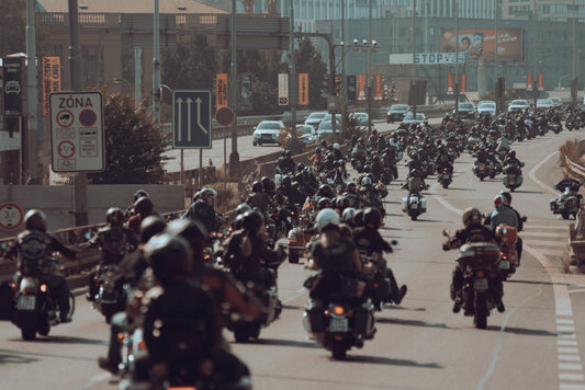 En el Camino Seguro: La Importancia de Invertir en Equipamiento de Seguridad para Motociclistas